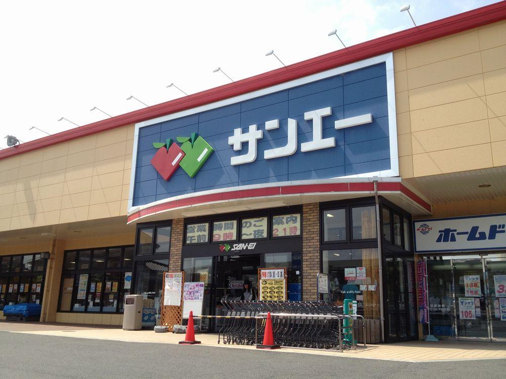 Supermarket. Convenient walking distance to 800m life until Super Sanei.