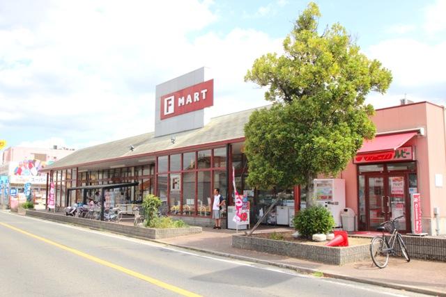 Supermarket. F MART Bodhi the town to the store 1372m