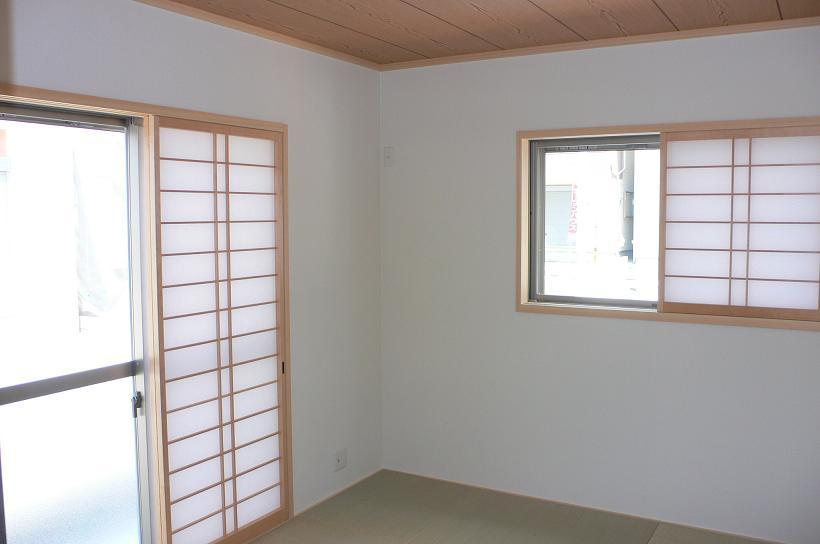 Same specifications photos (Other introspection). The Japanese-style room is convenient to the tone of the blindfold and the light from the outside on the mounting a sliding door in the standard equipment.