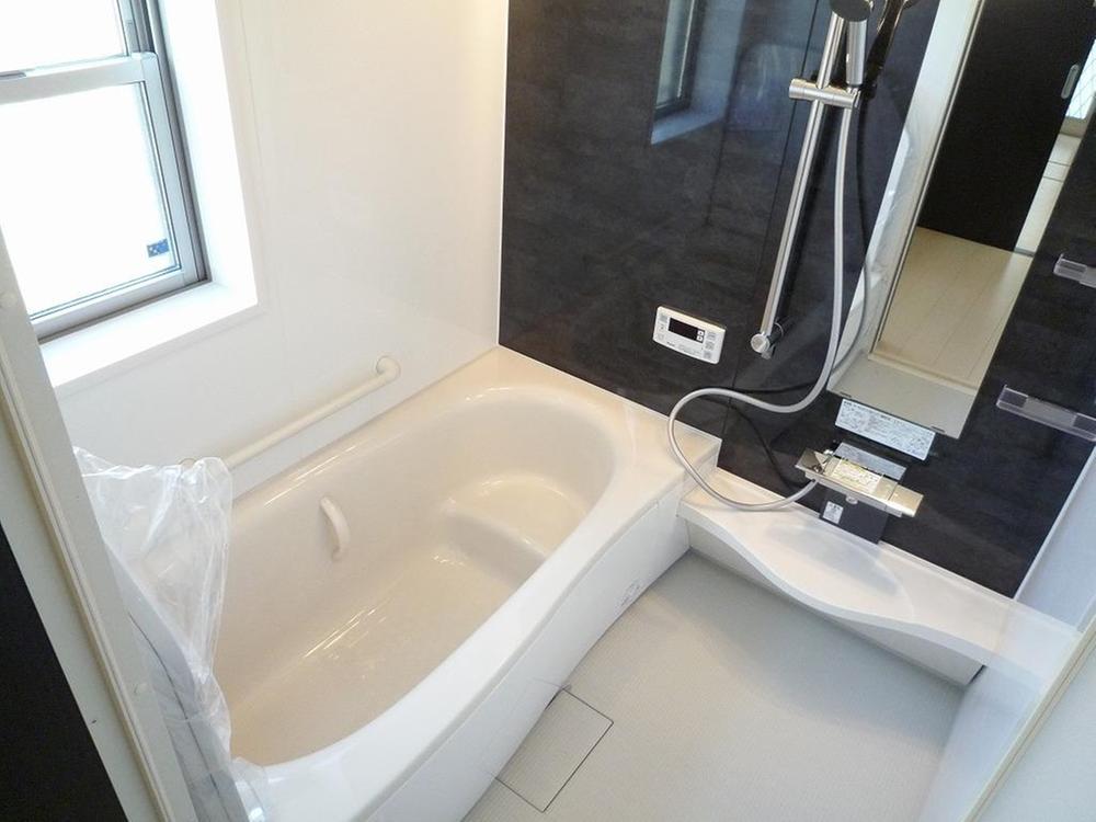 Bathroom. Bathroom image Bathtub as well as, The floor is also a heat insulating material adoption, Do not miss the heat from anywhere in the bathroom. Play a role in energy conservation! ! ● floor insulation specification ● warm tub ● swish swish and clean water outlet ● relieved KARARI floor