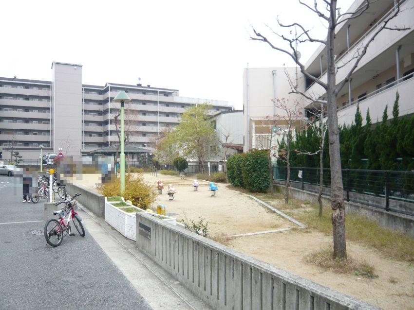 Local appearance photo. The park under the apartment