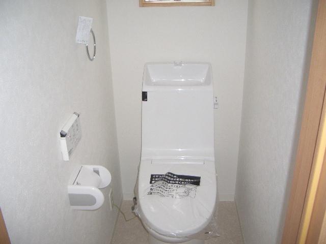 Toilet. Indoor (10 May 2013) Shooting