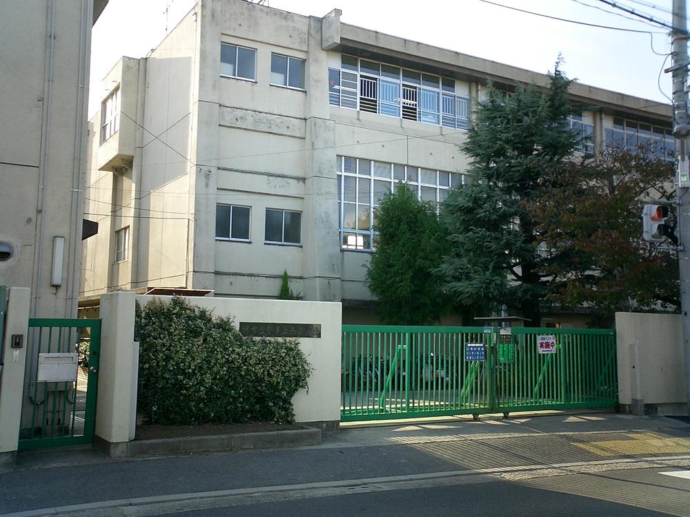 Primary school. Until Nishi Elementary School hill Tomi 1200m