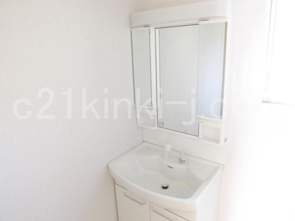 Other Equipment. With shampoo dresser!