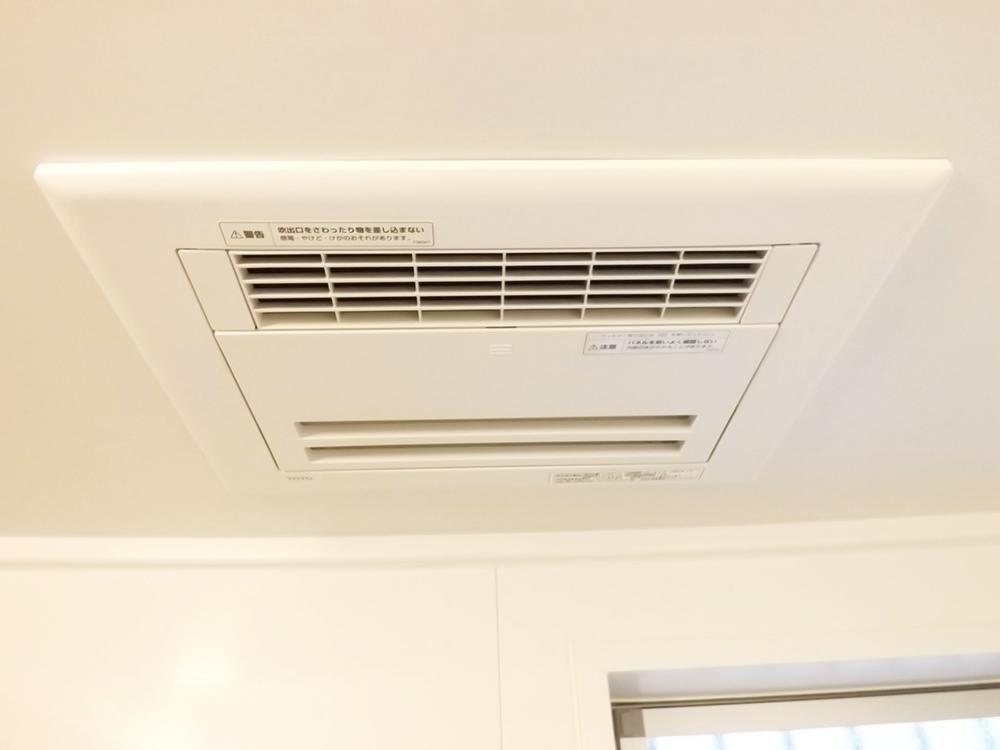 Cooling and heating ・ Air conditioning. When it's cold, I'm happy in the rainy season of the room Dried, With bathroom heating dryer!