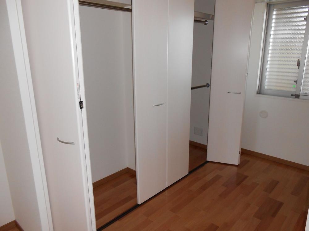 Non-living room. Excellent is the room in storage capacity!