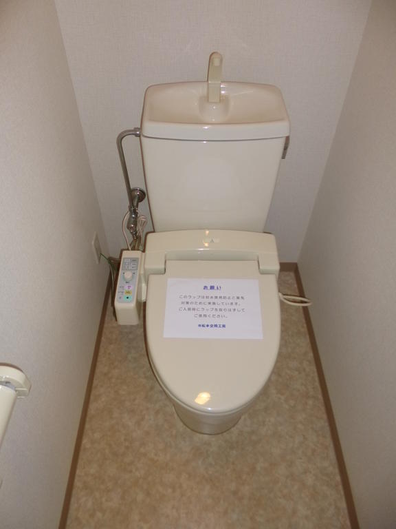 Toilet. Is a bidet with to become a habit once use