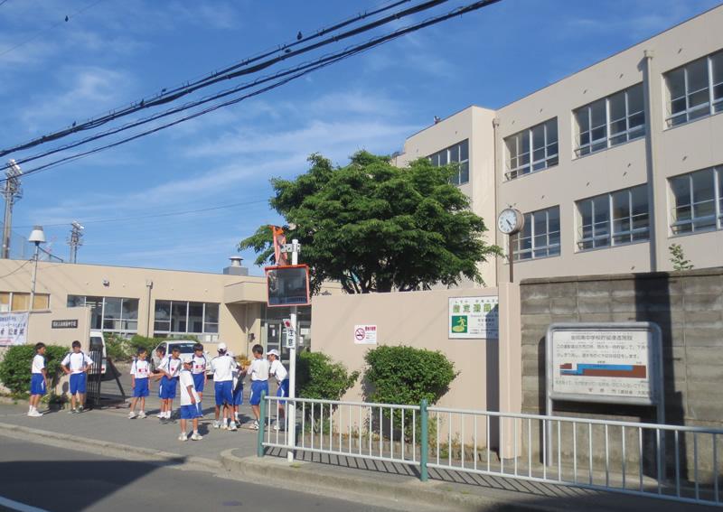 Junior high school. KANAOKA 480m to the south junior high school
