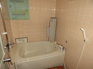 Bath. Clean bathroom ^^