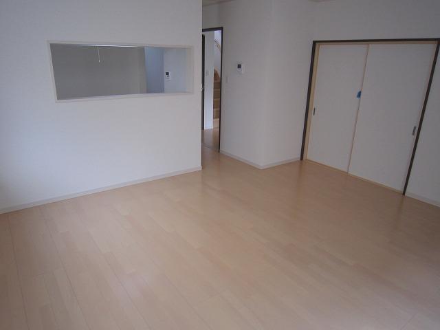 Living. Same specifications