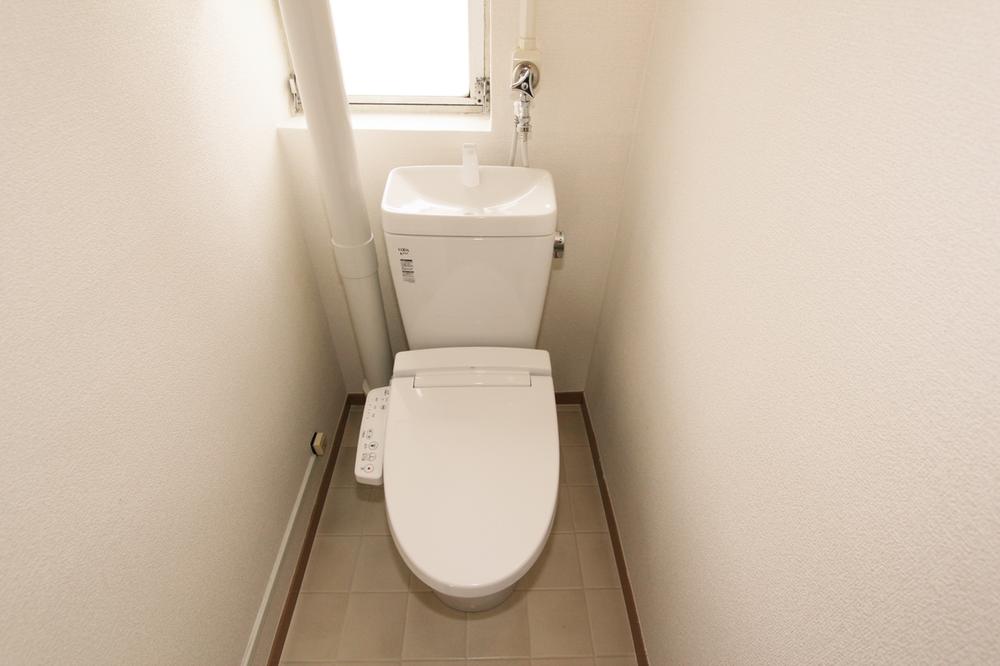 Toilet. Toilets are shower toilet with Ameju V of INAX.