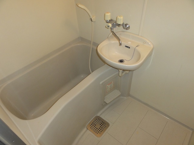 Bath. Bathroom (bus ・ Restroom) with shower