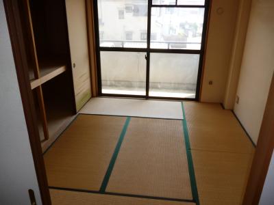 Other room space. Japanese-style room ・ Sunny
