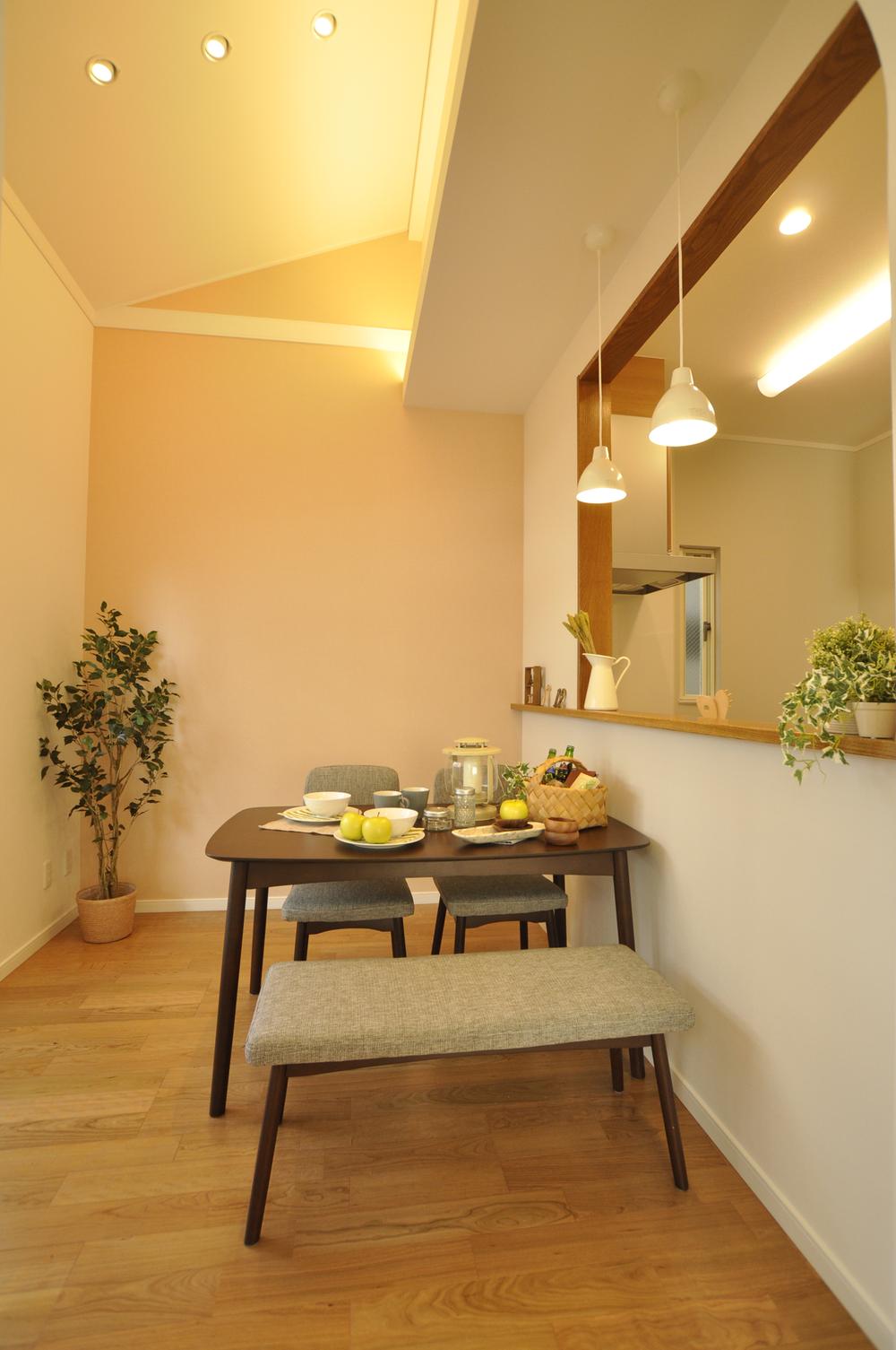 Non-living room. Dining space takes a high ceiling, The bright and open space in the window of sweep.