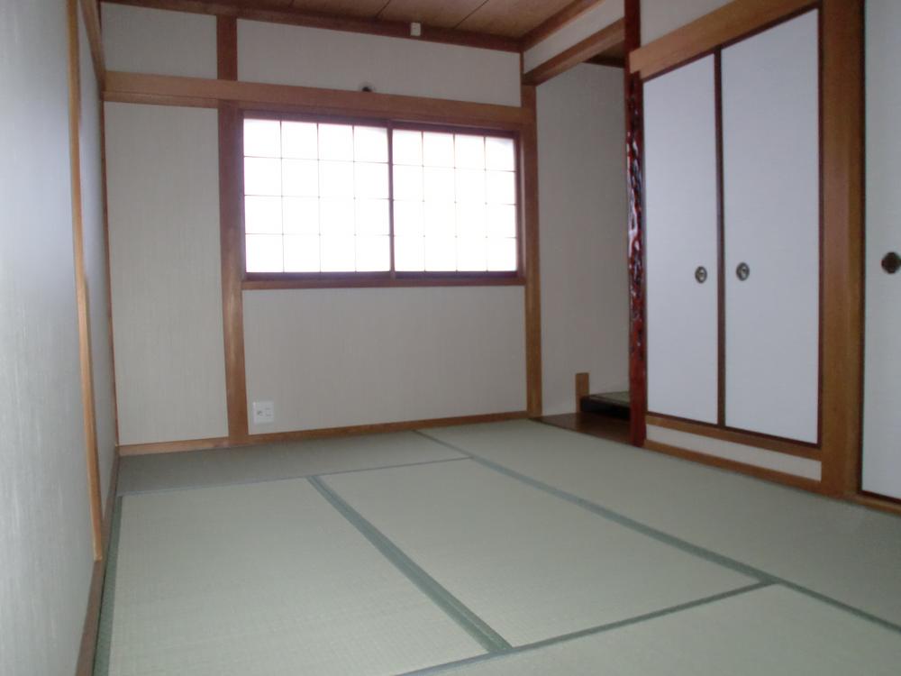 Non-living room. It will calm and there is a Japanese-style room