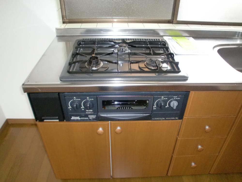 Kitchen. 4-neck is a built-in stove