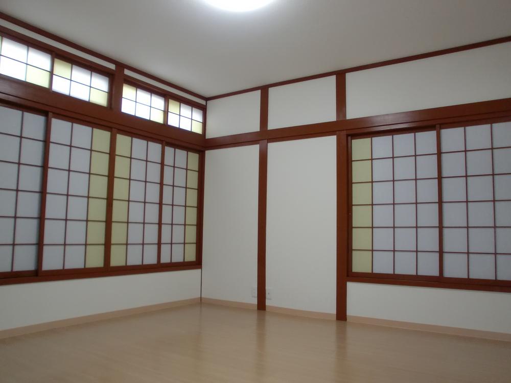 Non-living room. All rooms are renovation already.  It is immediately preview Allowed. 