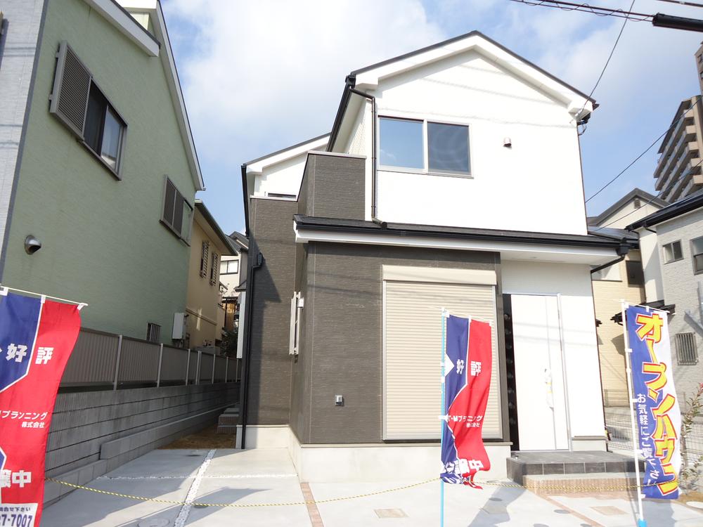Local photos, including front road.  [Local sales representative company T ・ M planning (Co.) 06-6627-7007] Deep discount 2,000,000 down 2880 ~ 31,300,000 yen 4LDK2 storey parking two Allowed!  ◆ Solar power