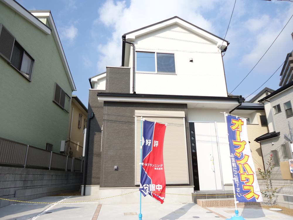Local appearance photo.  [Local sales representative company T ・ M planning (Co.) 06-6627-7007] Deep discount 2,000,000 down 2880 ~ 31,300,000 yen 4LDK2 storey parking two Allowed!  ◆ Solar power
