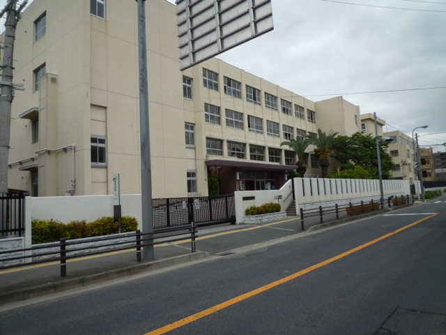 Junior high school. 567m to Sakai City Nagao junior high school (junior high school)