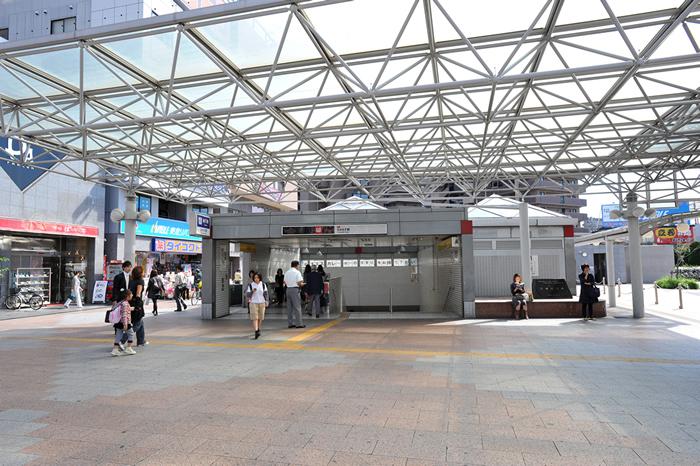 station. 950m Metro Midosuji "Nakamozu" station