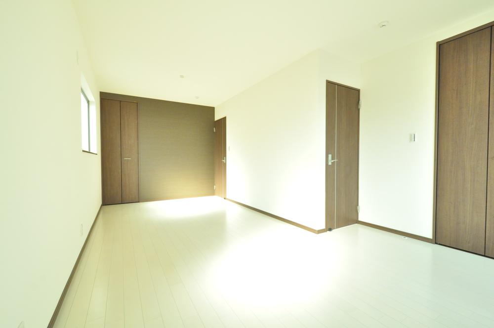 Non-living room. Waidossashi and storage with plenty of attic storage of large aperture! !