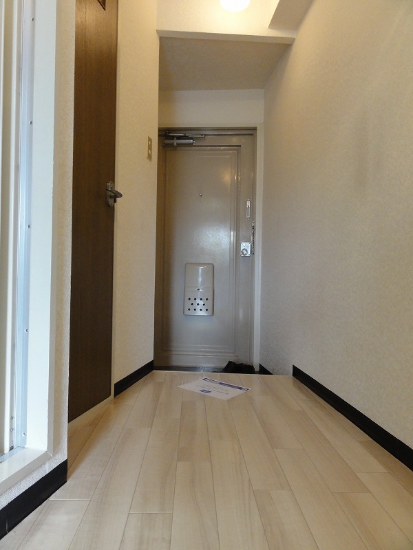 Other room space. Entrance 2