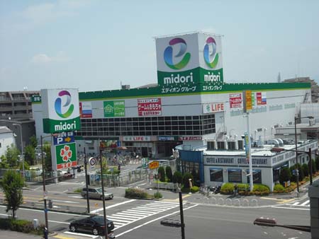 Supermarket. 366m up to life Nakamozu store (Super)