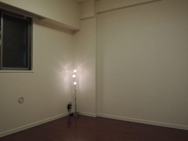 Non-living room. With lighting equipment