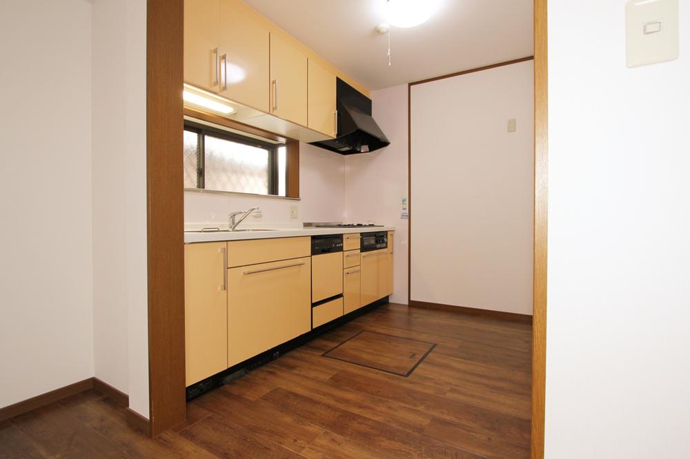 Kitchen. System kitchen, Also also has a water purification function with faucet dishwasher. 