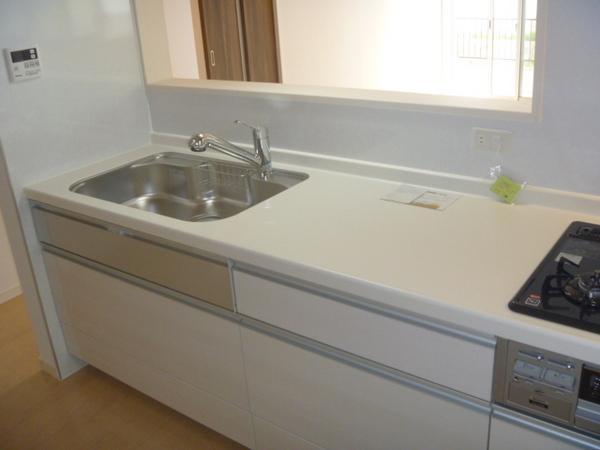 Kitchen. Popularity of easy-to-use system kitchen to wife ☆