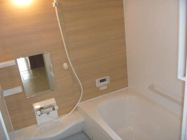 Bathroom. Spacious bathroom that can be bathing with children