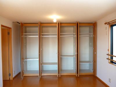 Living and room. Moveable storage
