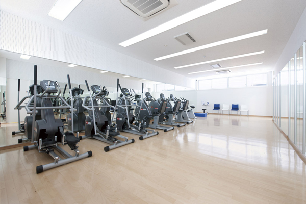 Shared facilities.  [Fitness room] Spacious floor enough to aerobics classes (surcharge)