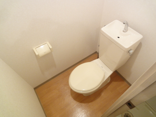 Toilet. We will change the bidet! 