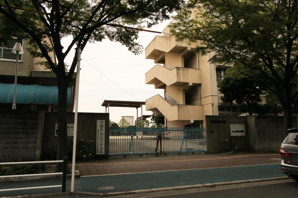 Primary school. 269m until the Sakai Municipal Shinkanaoka Higashi Elementary School