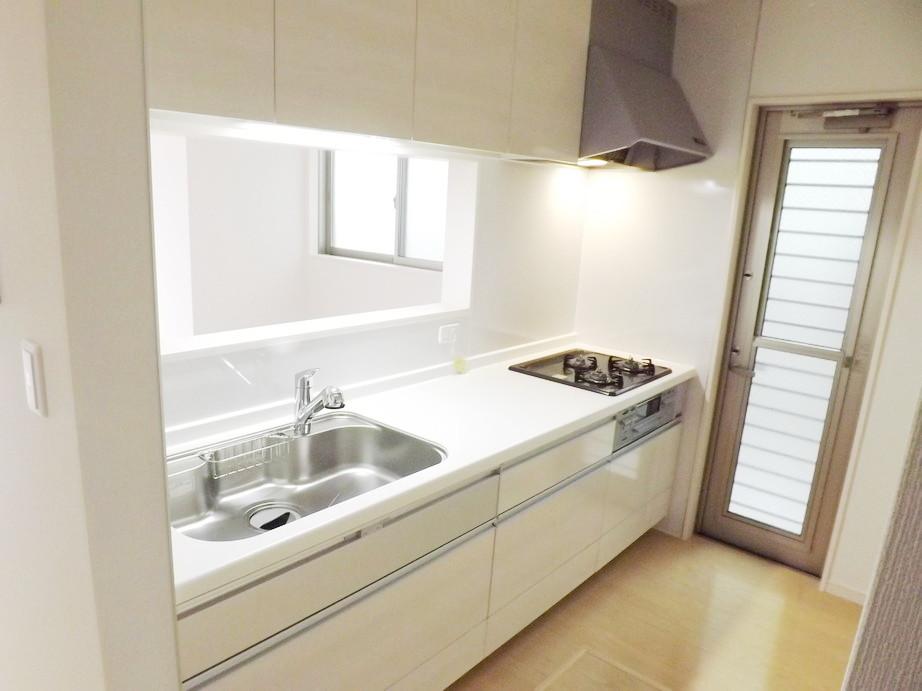 Kitchen. Local photo (kitchen) Slide storage, Water purification function shower faucet