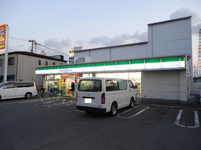 Convenience store. 324m to FamilyMart Sakai Minamihanada shop