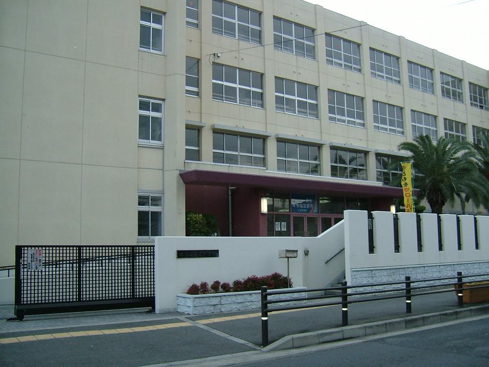 Junior high school. 817m to Sakai City Nagao Junior High School