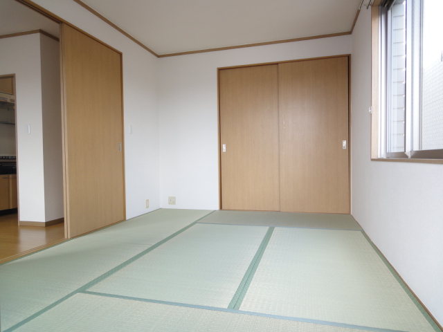 Other room space. Living next to relax because there is also a Japanese-style room Yoo