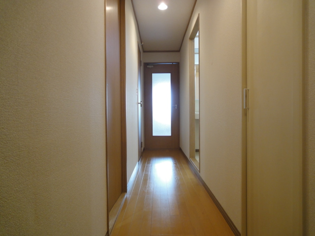Other room space. Because there is a corridor there is also a soundproof effect
