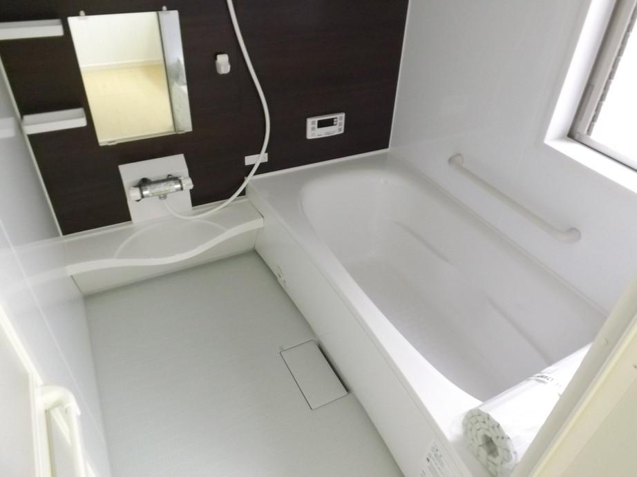 Bathroom. Local photo (bathroom)