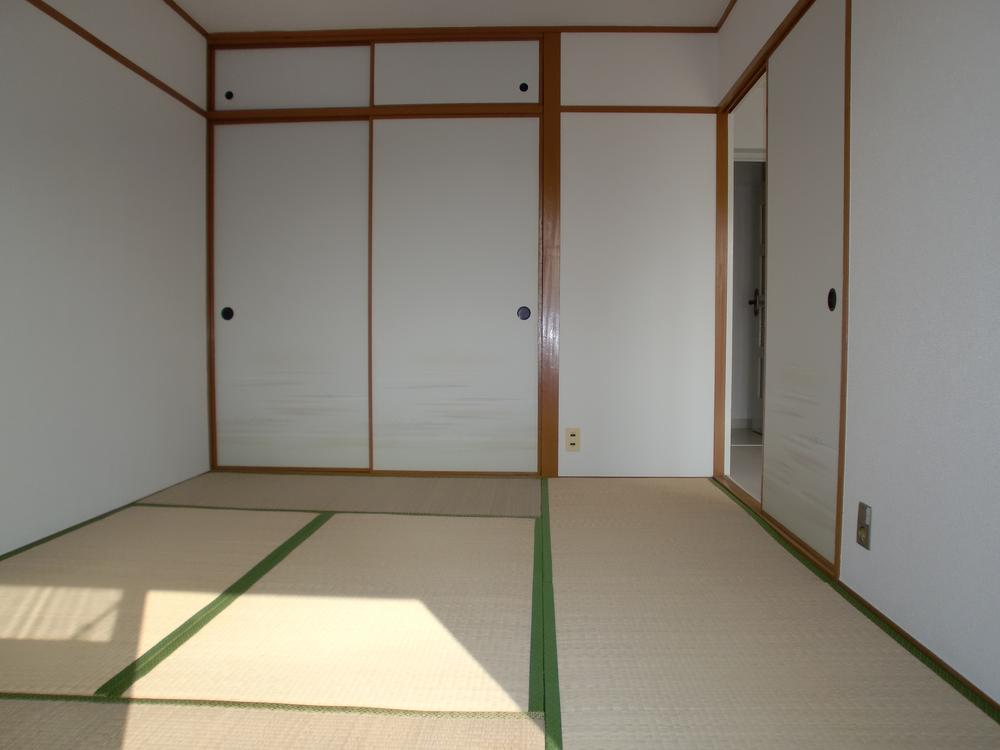 Non-living room. Storage capacity is also a Japanese-style room in the space of relaxation.