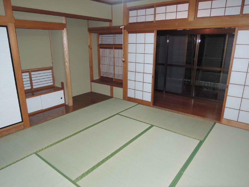 Non-living room. Spacious Japanese-style. Storage is also many easy-to-use rooms