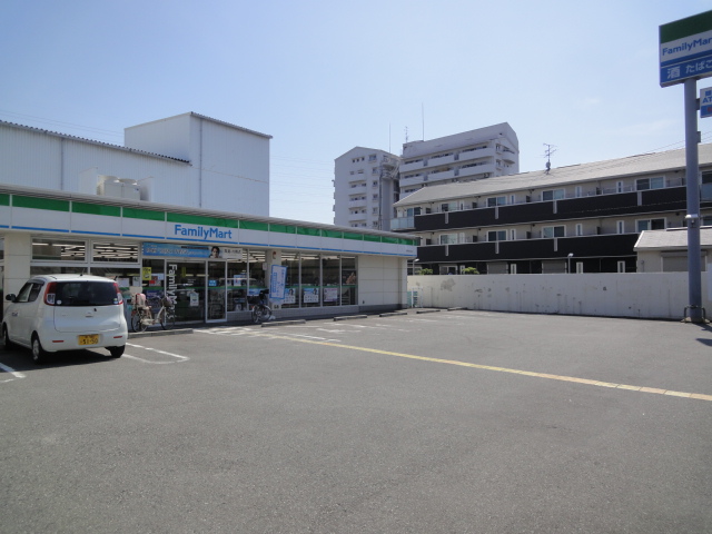 Convenience store. FamilyMart Sakai Minamihanada store up (convenience store) 259m