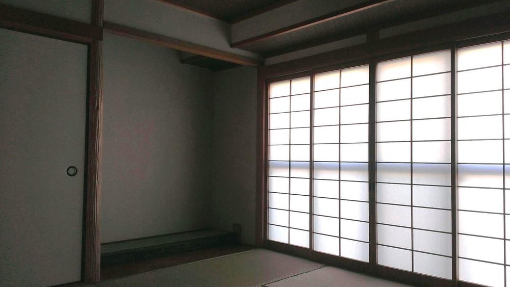 Non-living room. Spacious Japanese-style. Plenty ensure daylighting. 