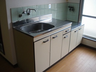 Kitchen. Two-burner gas stove installation Allowed