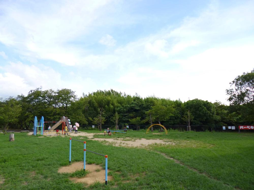 park. It is good to parent-child petting in Itasu only 800m spacious park to the park. 