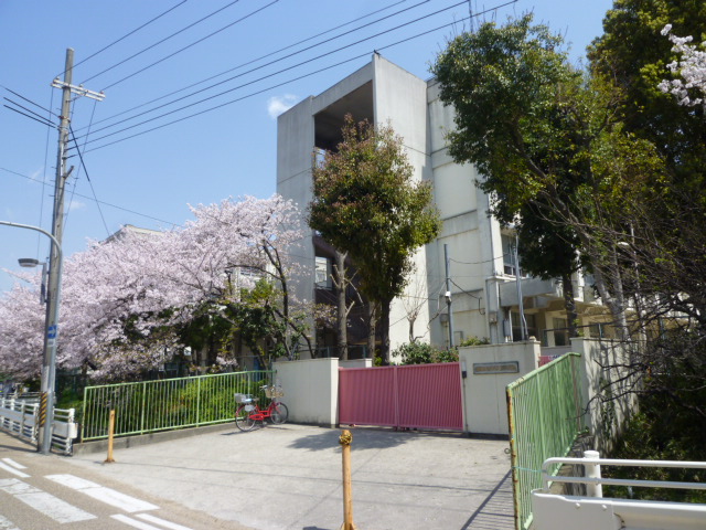 Primary school. Sakaishiritsu Nakamozu up to elementary school (elementary school) 1192m