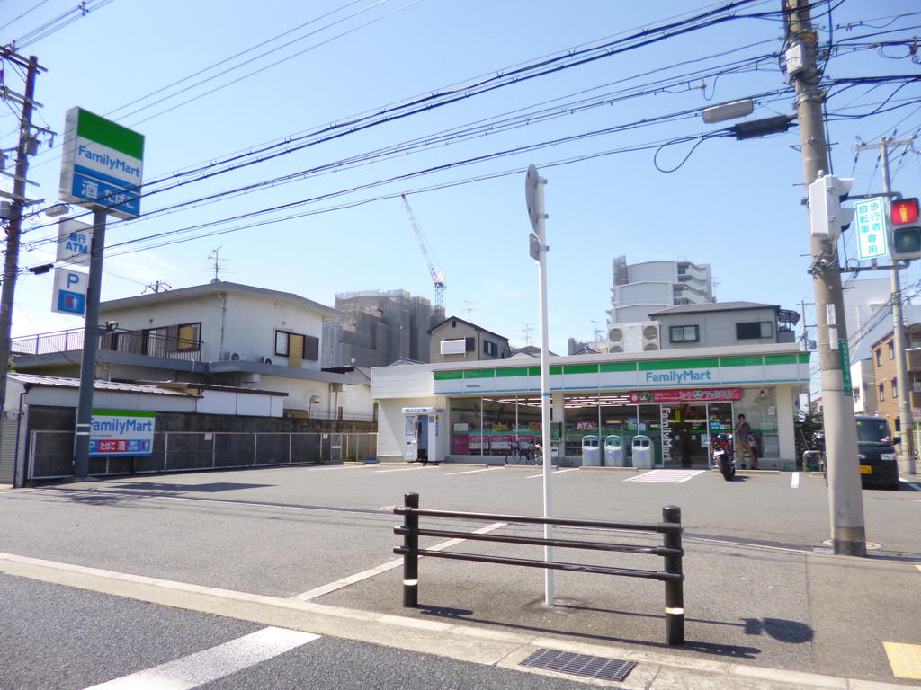 Convenience store. FamilyMart Sakai Minaminagao the town store (convenience store) to 132m